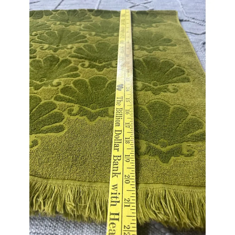 Vintage Fieldcrest BATH TOWEL avocado green seashell motif two tone fringe 60s
